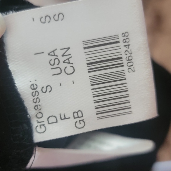 Black Buttoned Sleeveless Tank Top with Notched Collar - Picture 3 of 4